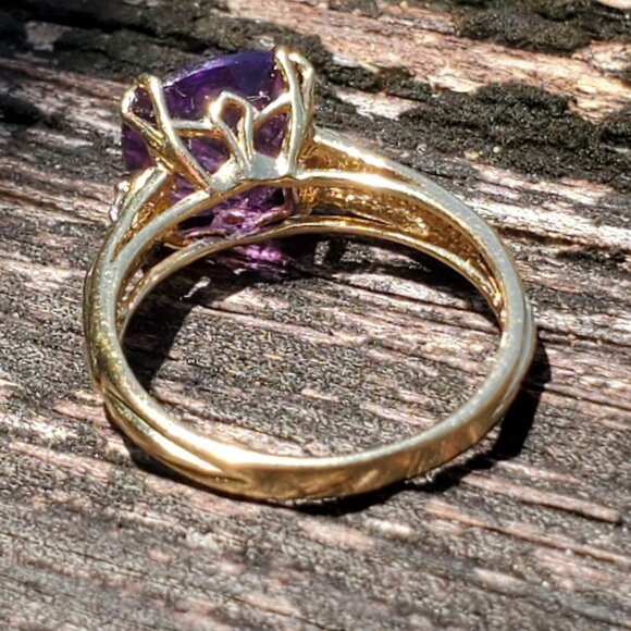 Stunning  Solid 14k Yellow Gold Amethyst Ring - Picture 8 of 9